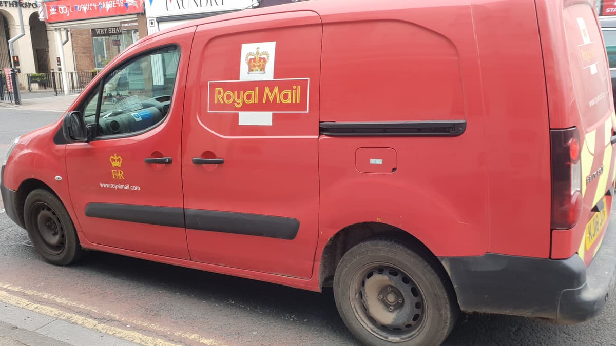 Final dates for Royal Mail, DPD and Evri Christmas deliveries announced